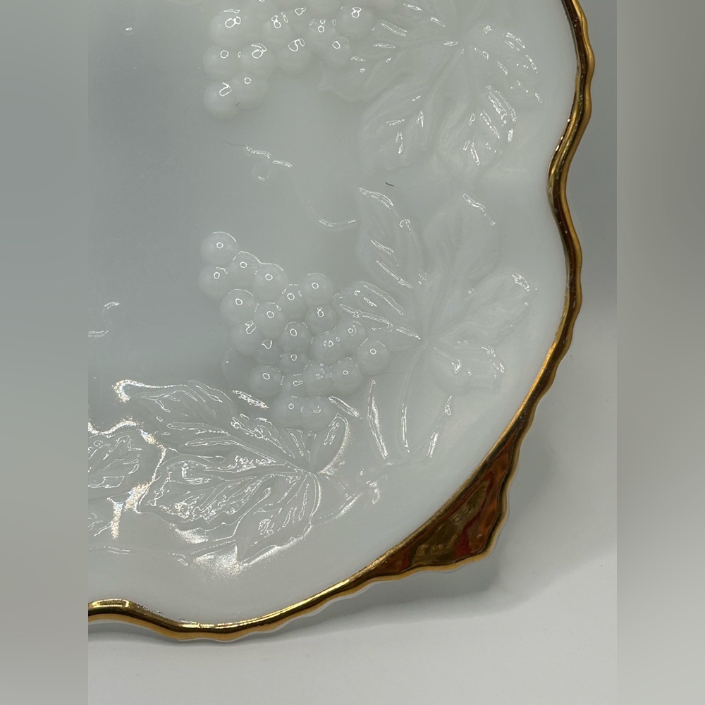 Vintage Anchor Hocking Milk Glass Serving Bowl - Picture 4 of 9